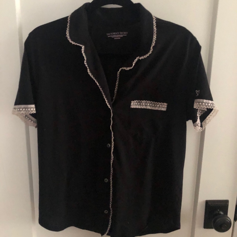 Victoria’s Secret women’s medium black sleep shirt
